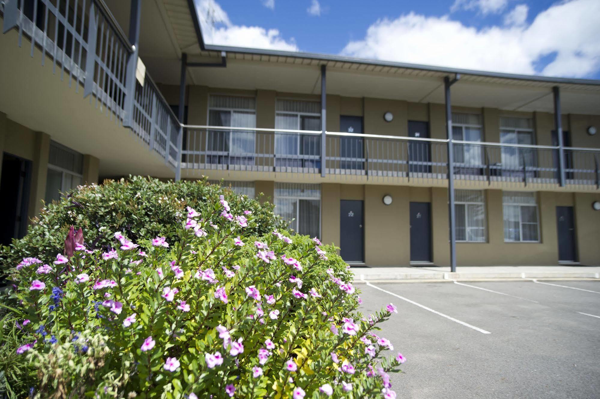 Mid City Motor Inn Singleton Exterior photo